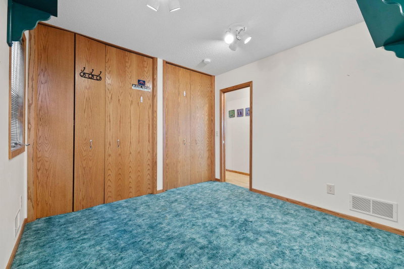 7708 82nd Avenue N - Photo 28