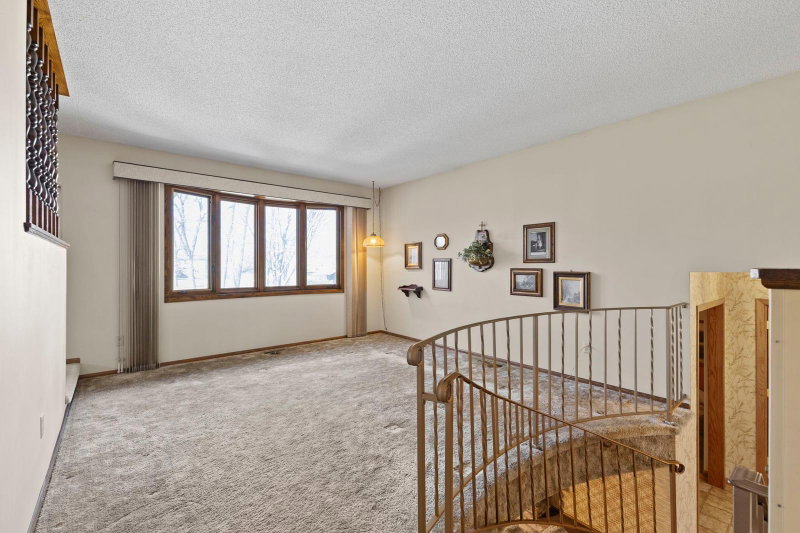 7708 82nd Avenue N - Photo 8