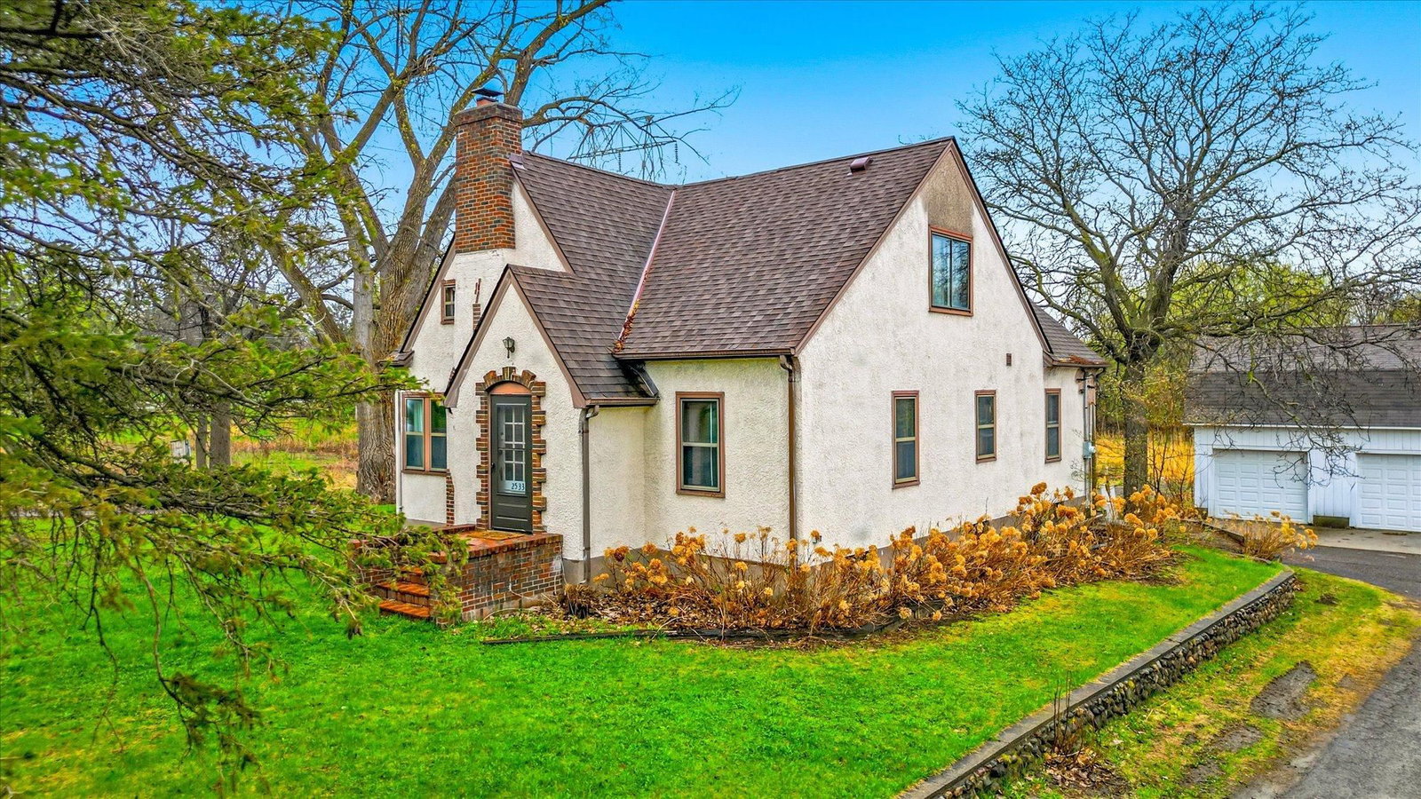 2533 Snelling Curve