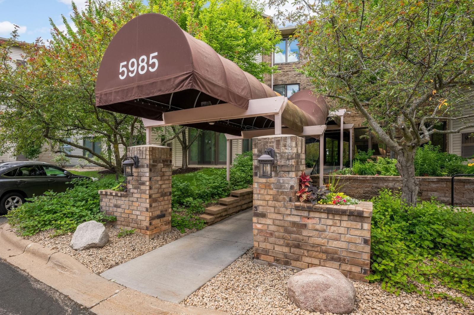 5985 Rowland Road #302