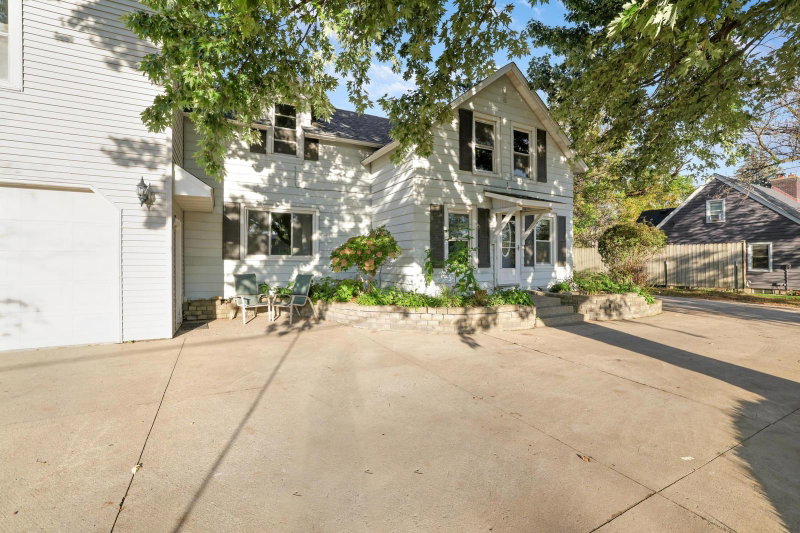 412 Prairie Avenue - Photo 2