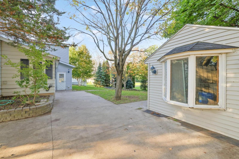 412 Prairie Avenue - Photo 4