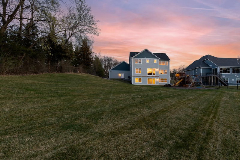 16860 Valley Road - Photo 2