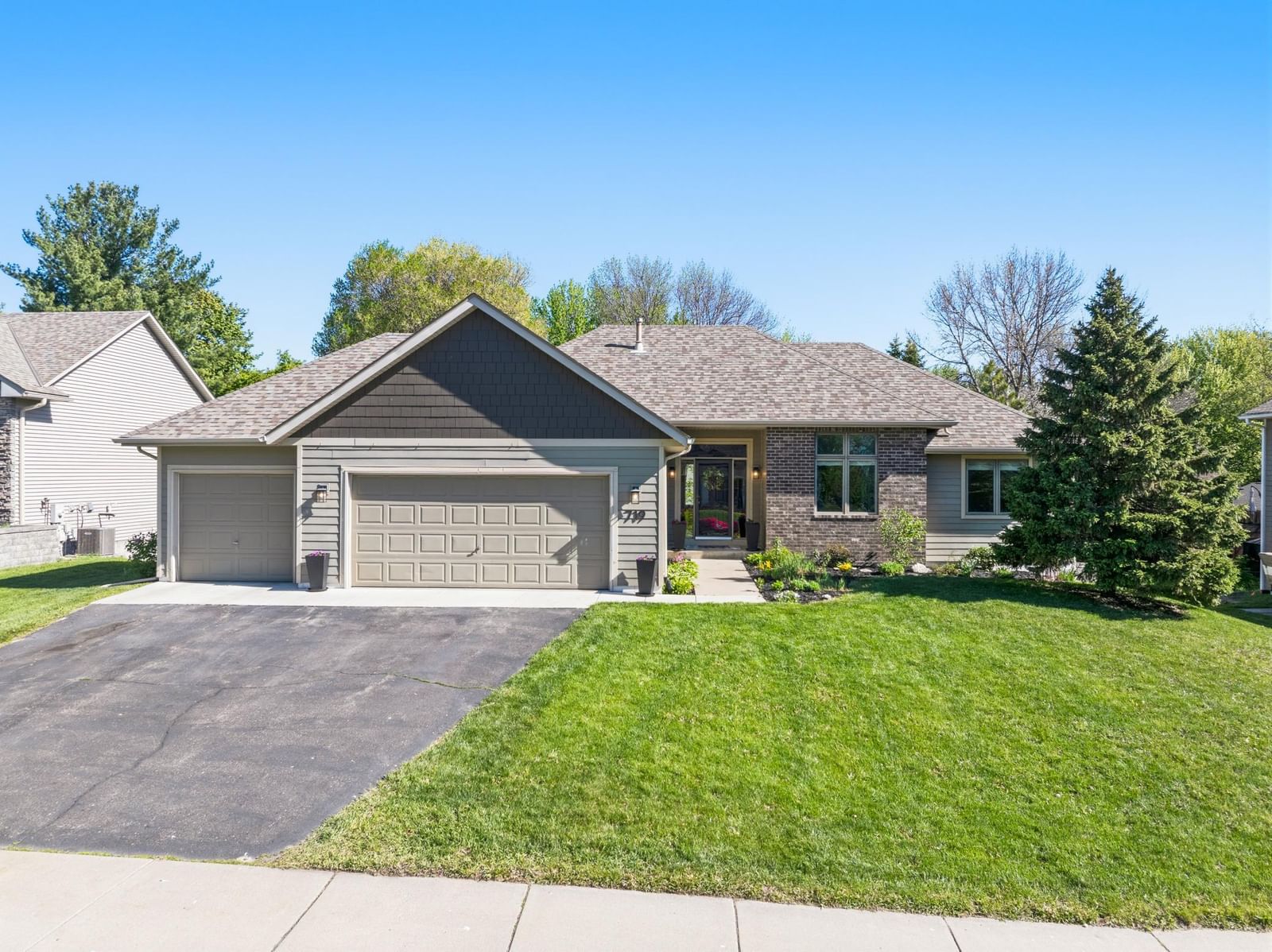 719 Eastridge Drive
