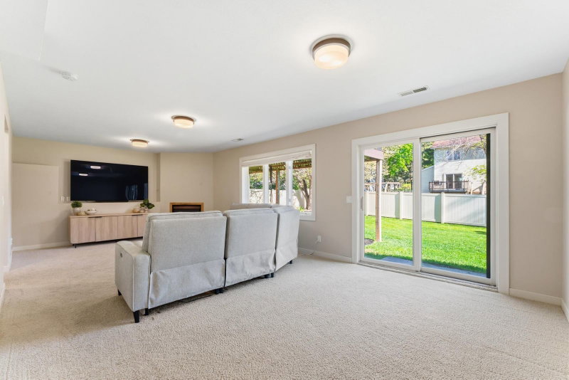 719 Eastridge Drive - Photo 33