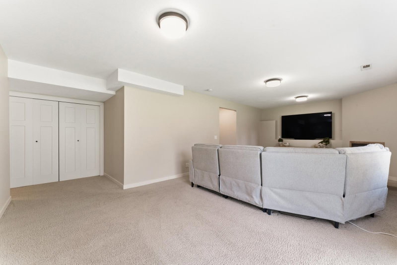 719 Eastridge Drive - Photo 35