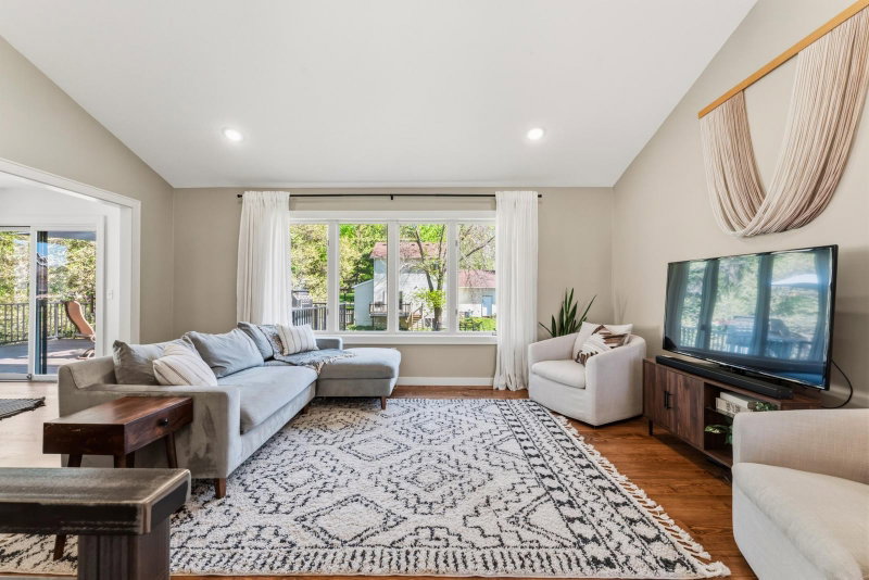 719 Eastridge Drive - Photo 9