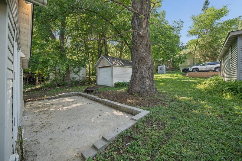 210 Willow Street - Photo 3