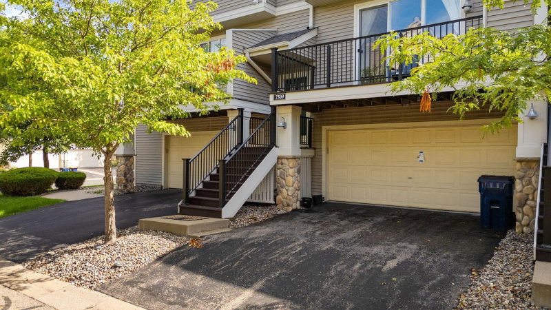 7509 Parkridge Way - Photo 2
