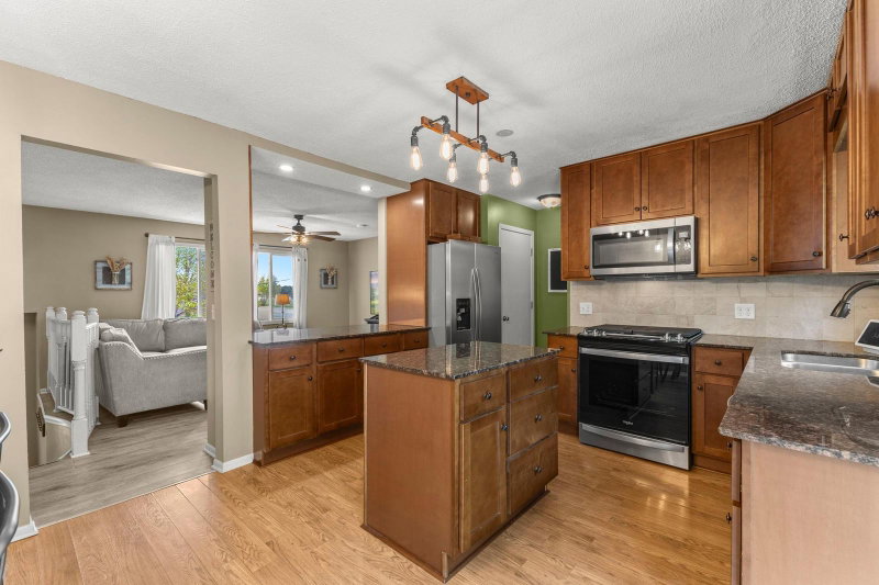 7501 82nd Avenue N - Photo 3