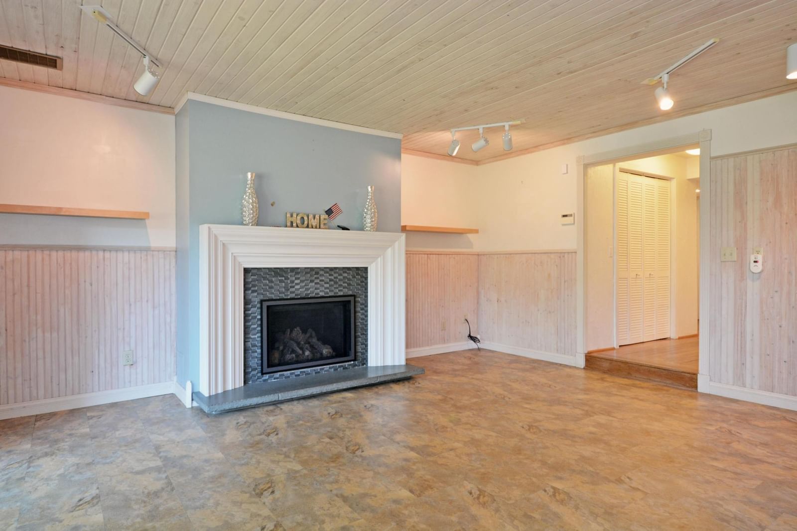 9588 County Road 5 NE