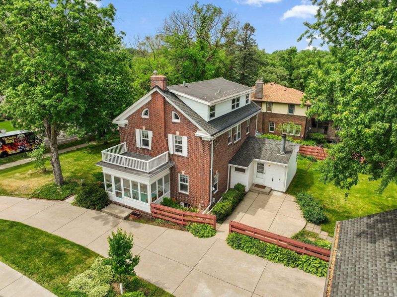 4325 Wooddale Avenue S - Photo 2