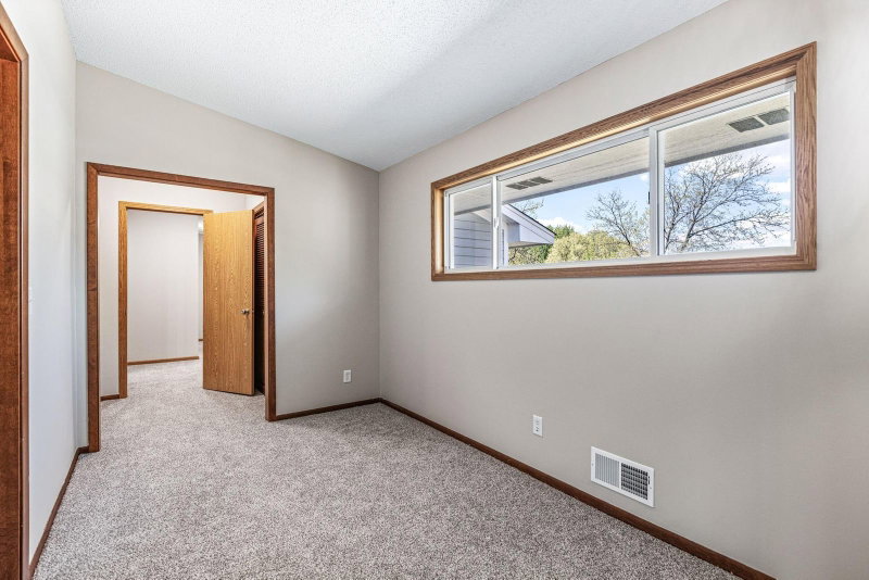 9303 Hallmark Avenue S - Photo 28