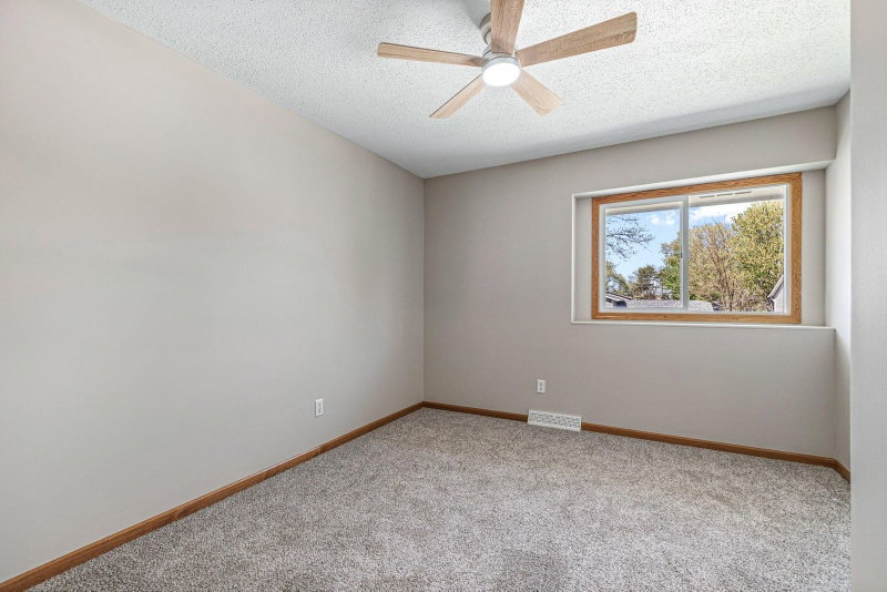 9303 Hallmark Avenue S - Photo 36