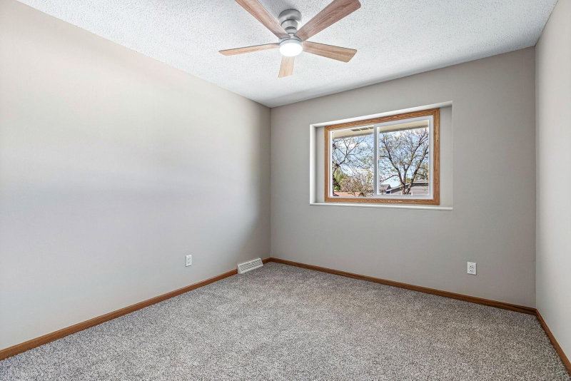 9303 Hallmark Avenue S - Photo 38