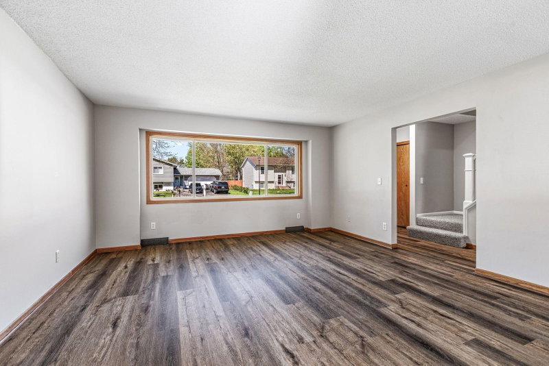 9303 Hallmark Avenue S - Photo 6