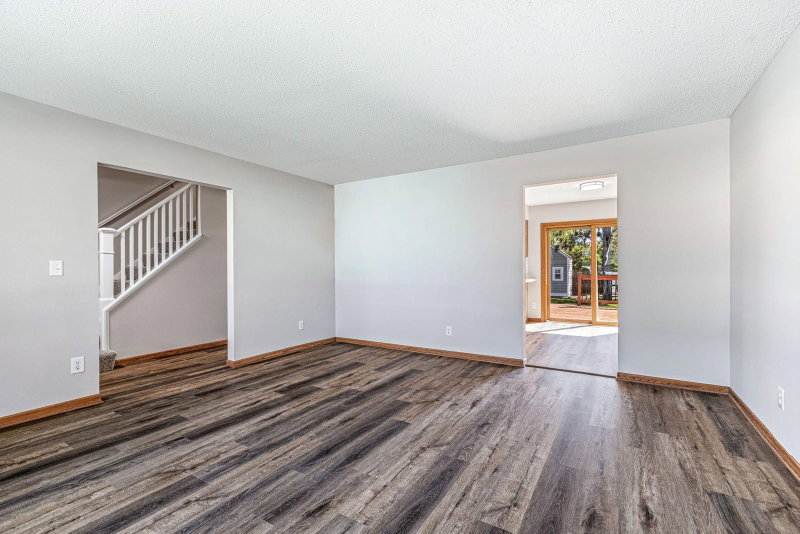 9303 Hallmark Avenue S - Photo 8
