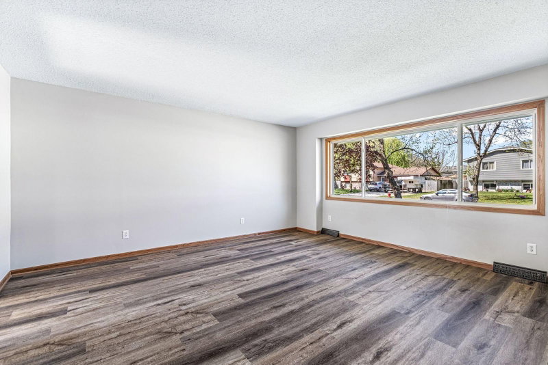 9303 Hallmark Avenue S - Photo 9