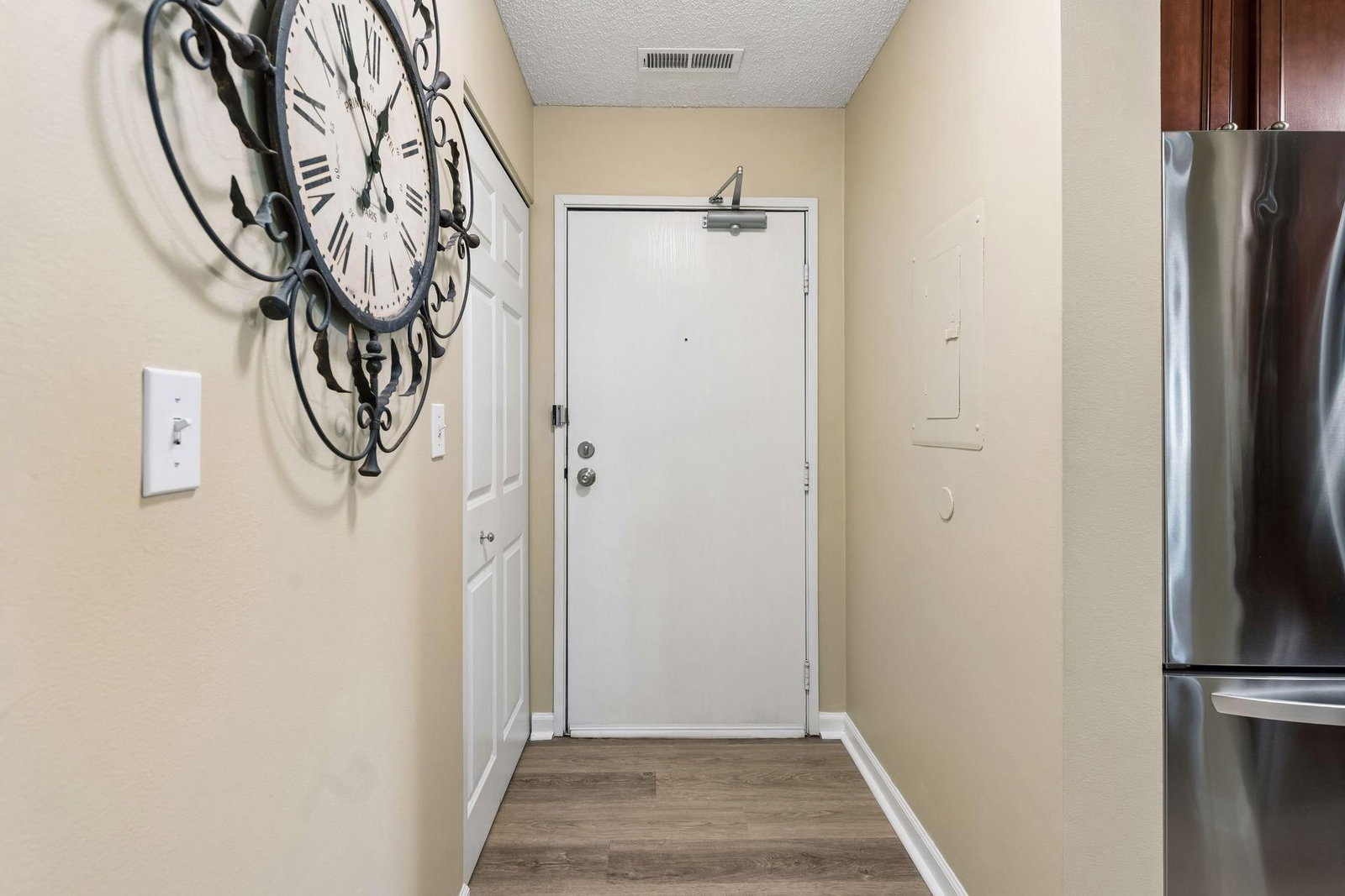 6000 Chasewood Parkway #204