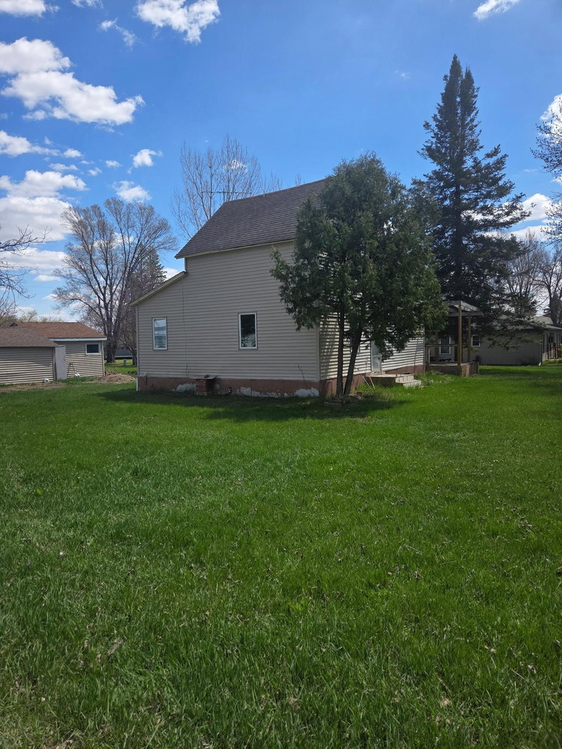 103 Main Street S - Photo 2