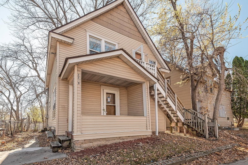 2219 29th Avenue N - Photo 2