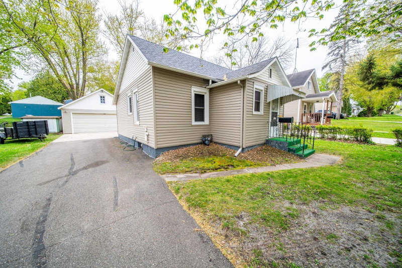 251 Linden Avenue - Photo 2