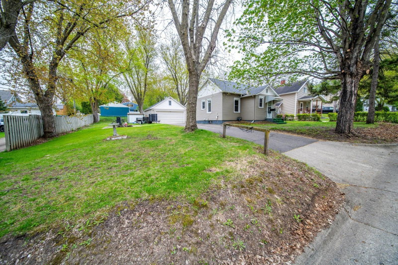 251 Linden Avenue - Photo 3