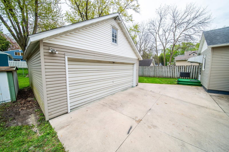 251 Linden Avenue - Photo 4