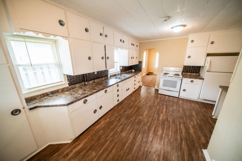 251 Linden Avenue - Photo 5