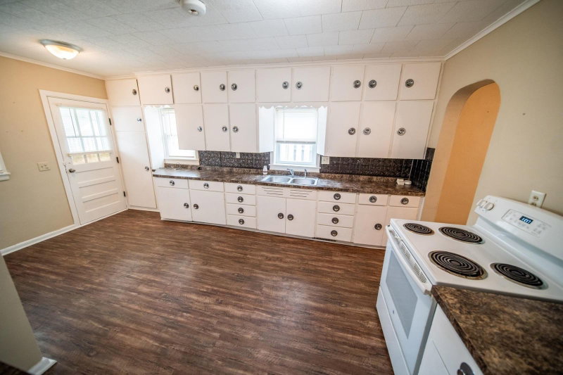 251 Linden Avenue - Photo 6