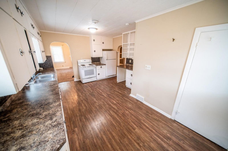 251 Linden Avenue - Photo 7