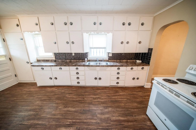 251 Linden Avenue - Photo 8