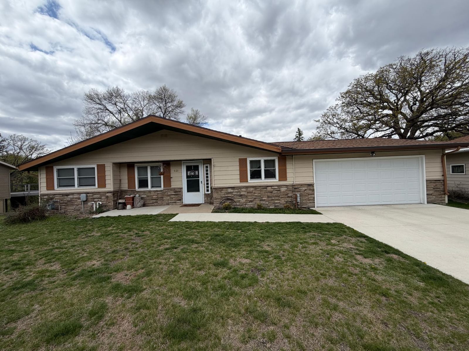 1821 Brookside Circle