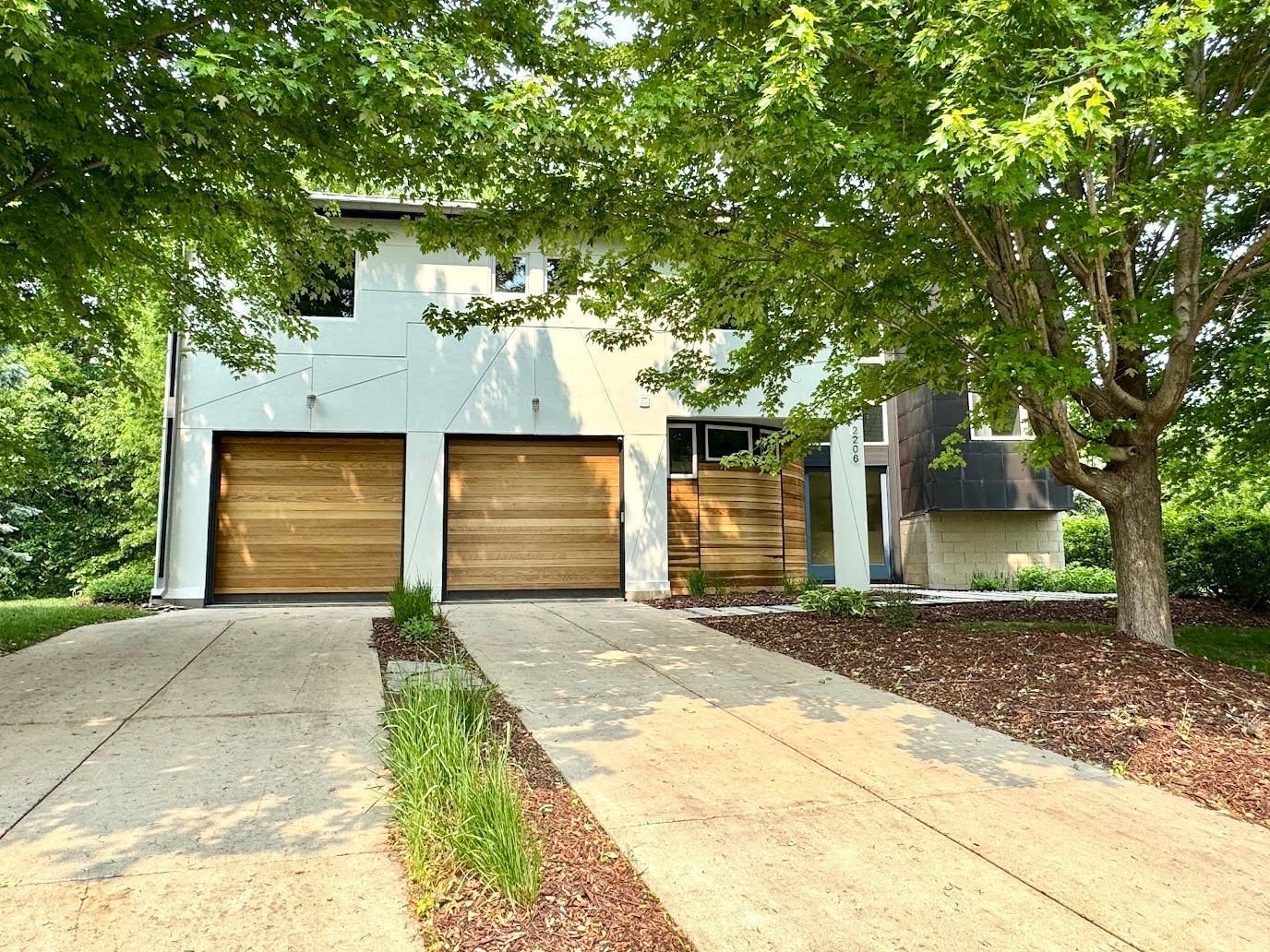 2206 Grant Court