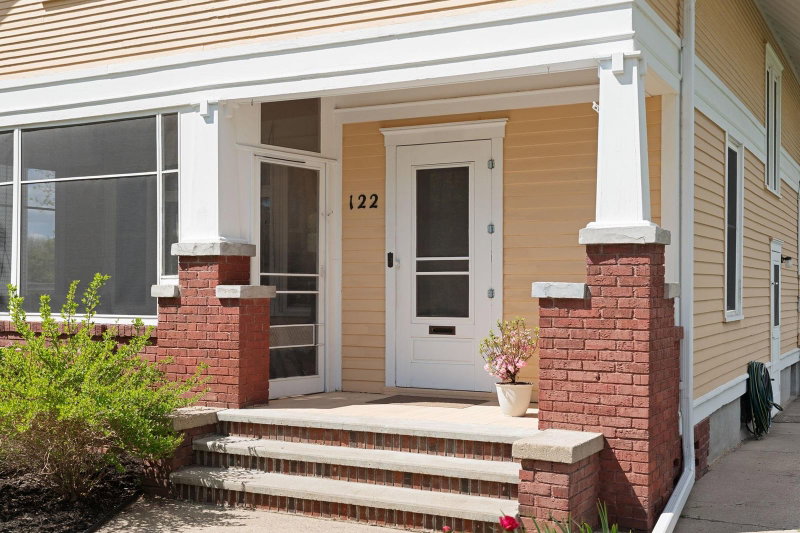 122 E University Street - Photo 2