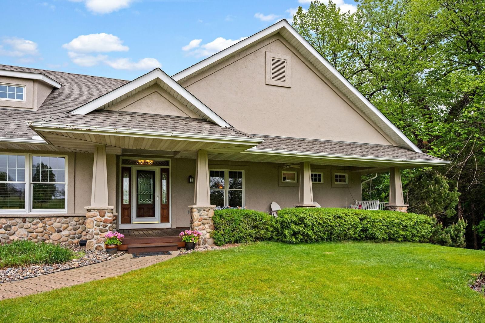 3990 Golfview Drive