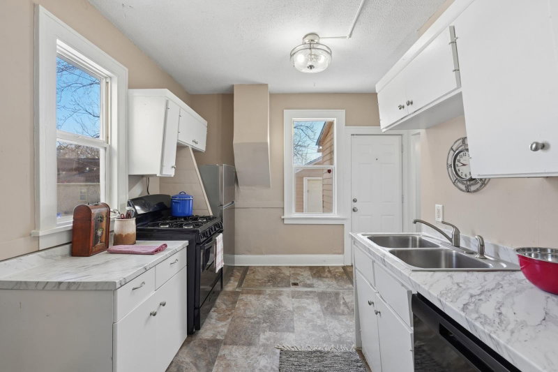 1368 Payne Avenue - Photo 12
