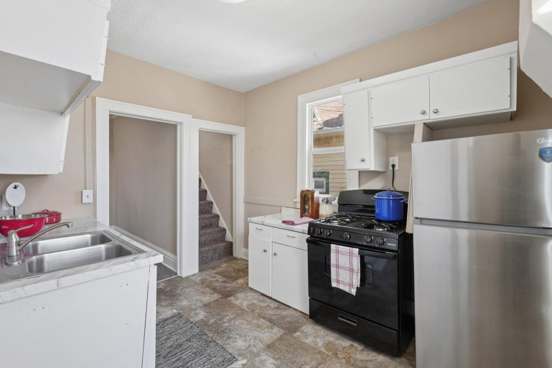 1368 Payne Avenue - Photo 14
