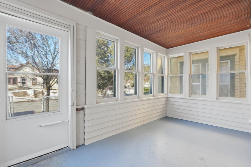 1368 Payne Avenue - Photo 3