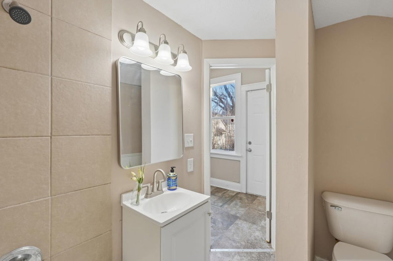 1368 Payne Avenue - Photo 21