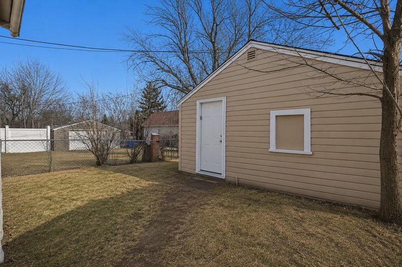 1368 Payne Avenue - Photo 24