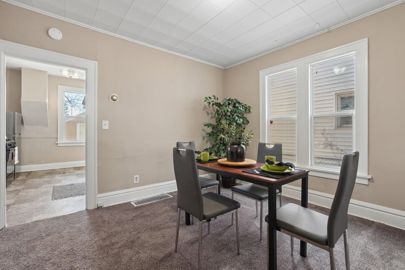 1368 Payne Avenue - Photo 8