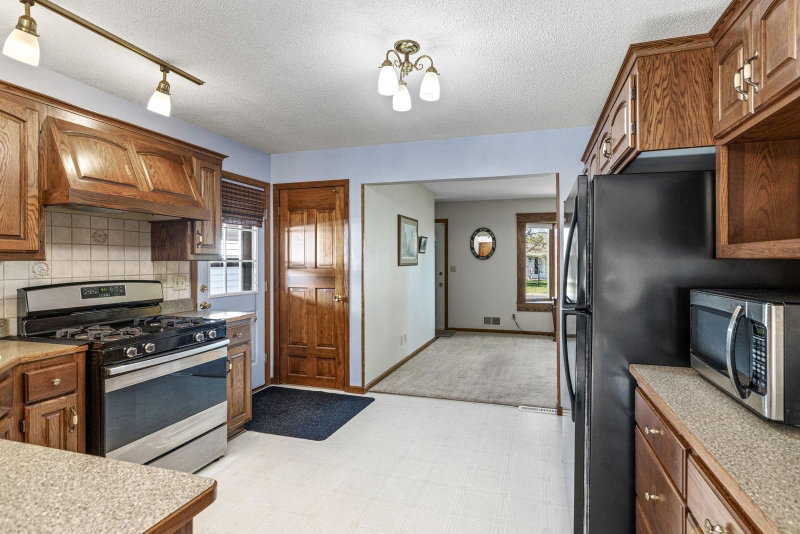 3140 68th Street E - Photo 8