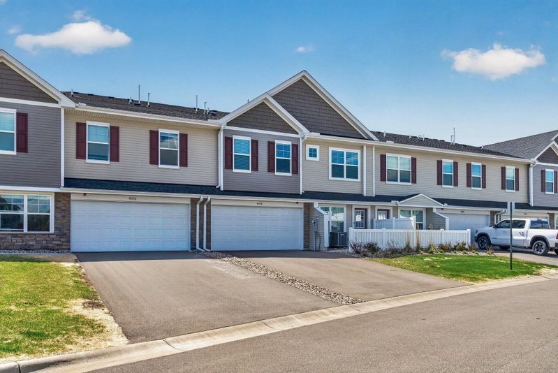 8076 150th Place NW - Photo 2