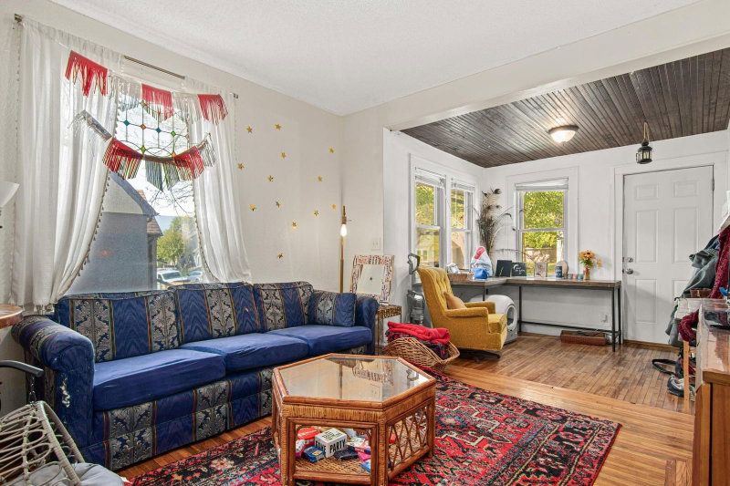3236 James Avenue N - Photo 3