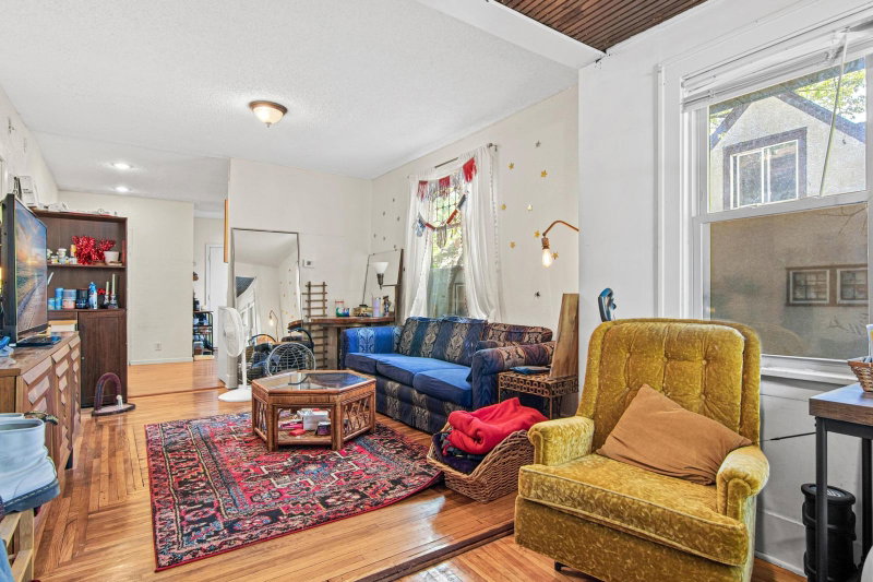 3236 James Avenue N - Photo 4