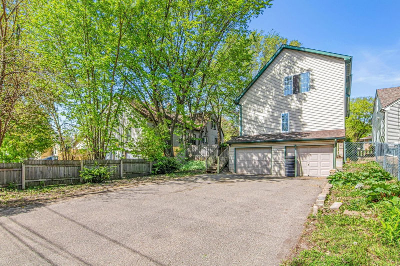 3236 James Avenue N - Photo 32