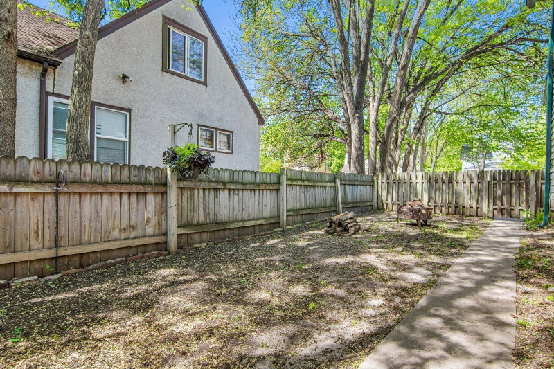 3236 James Avenue N - Photo 34