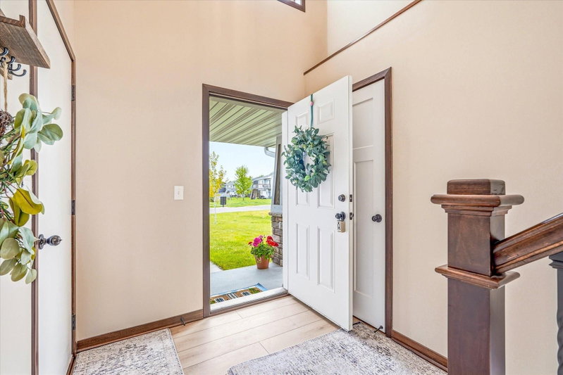 422 Bluebird Drive NW - Photo 3