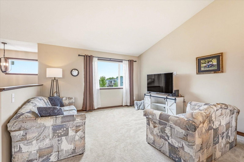 422 Bluebird Drive NW - Photo 6
